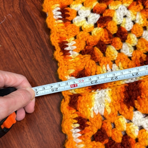 Vintage crocheted lap blanket retro groovy - Picture 3 of 5